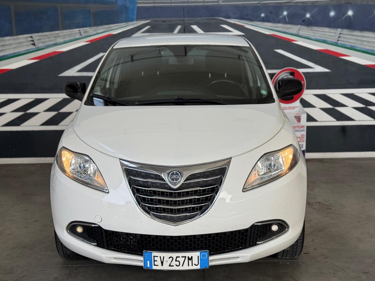 Lancia Ypsilon 0.9 TwinAir 85 CV 5 porte Metano
