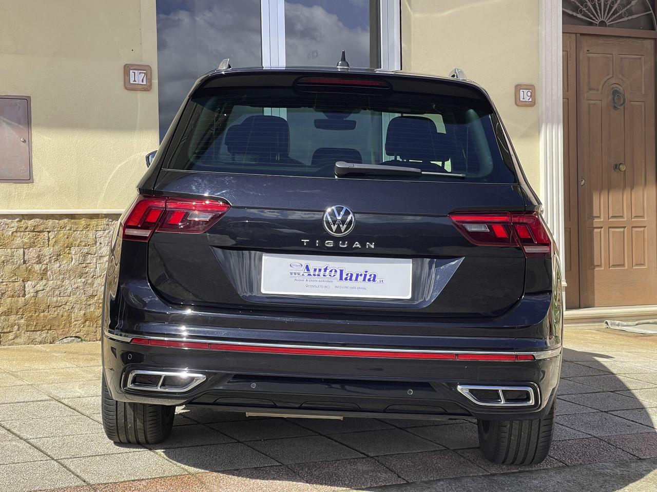 Volkswagen Tiguan 2.0 TDI 150 CV SCR DSG R-Line Fari IQ.LIGHT LED MATRIX--Digital Cockpit Pro 10,25", Navi