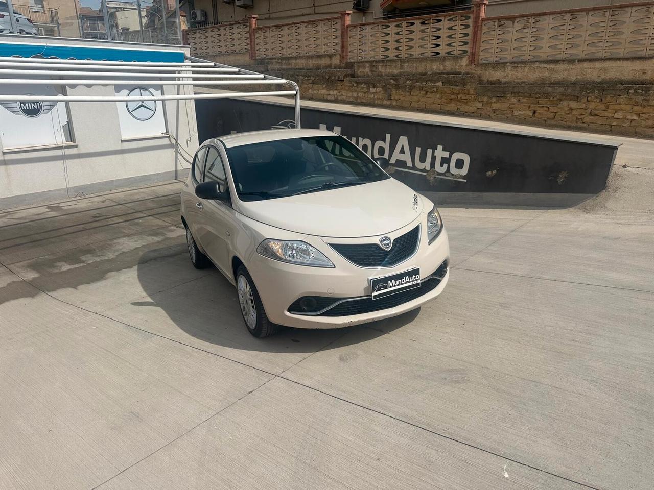Lancia Ypsilon 1.2 69 CV 5 porte Gold