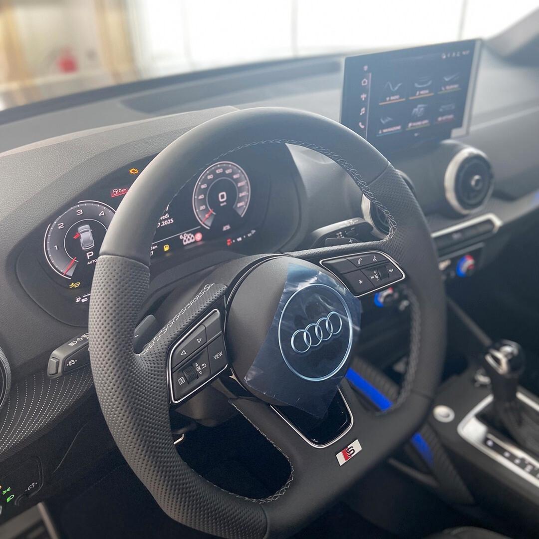 Audi Q2 35 TDI S tronic Identity Black tetto apribile