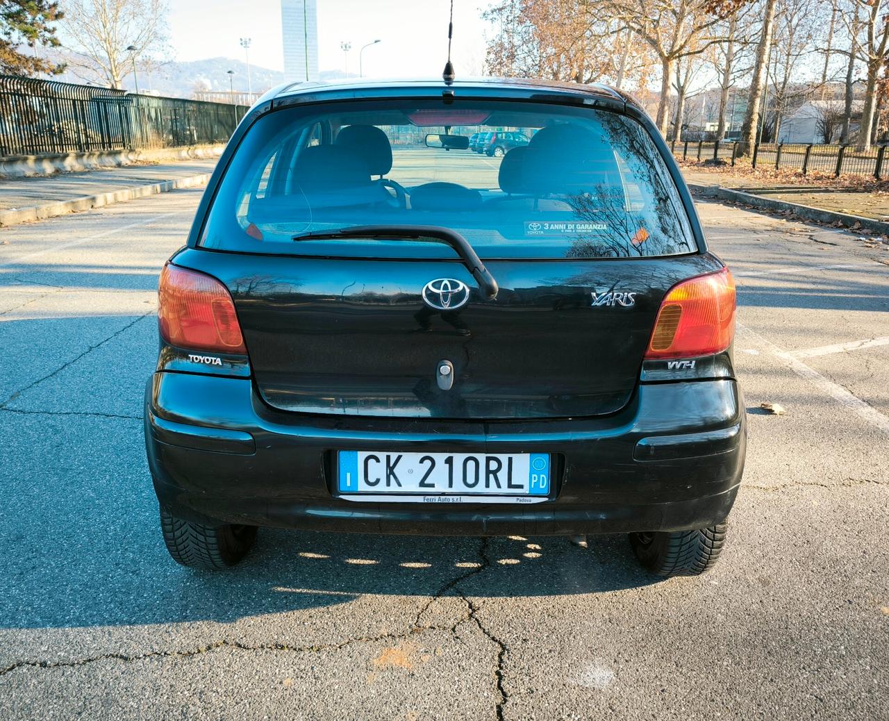 Toyota Yaris 1.0i 16V cat 5 porte Sol