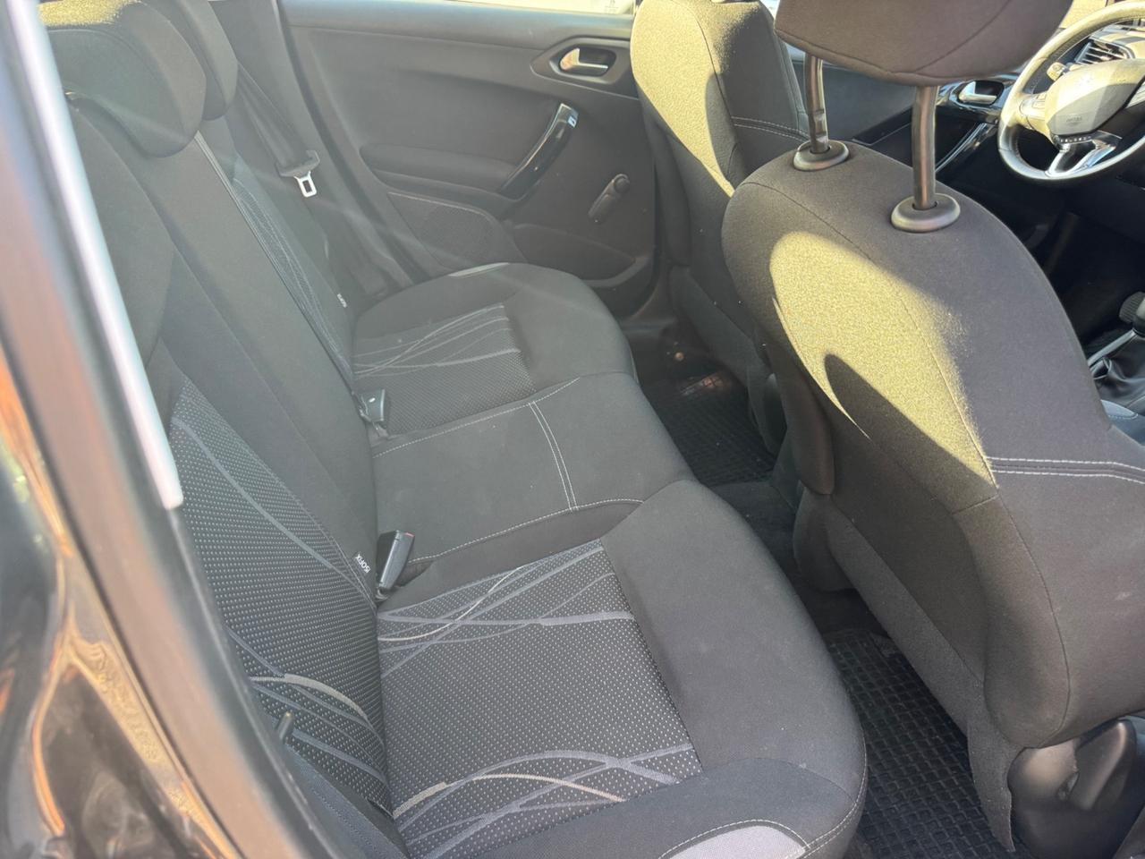 Peugeot 208 1.4 HDi 68 CV 5 porte Allure