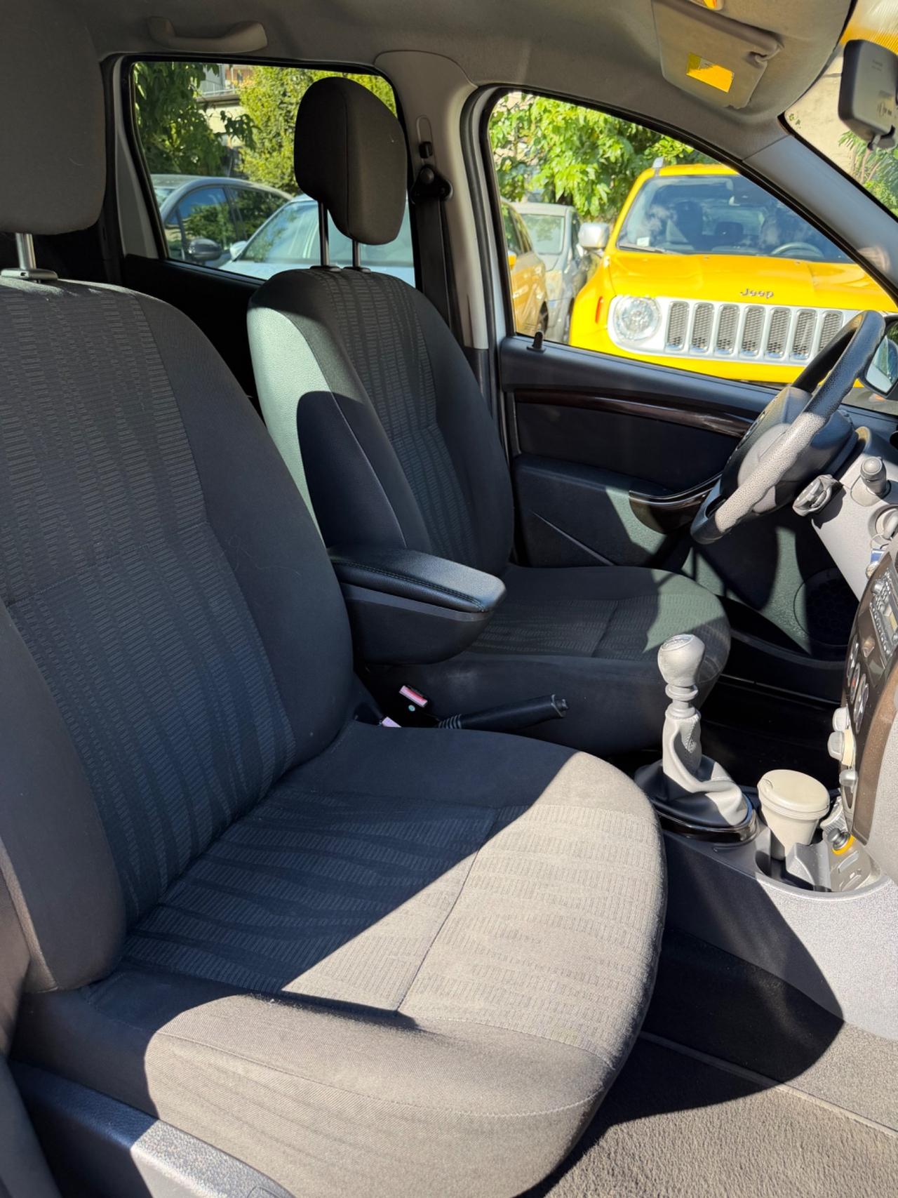 Dacia DUSTER 1.6 4x4 LAURÈATE KMCERT GARANZ