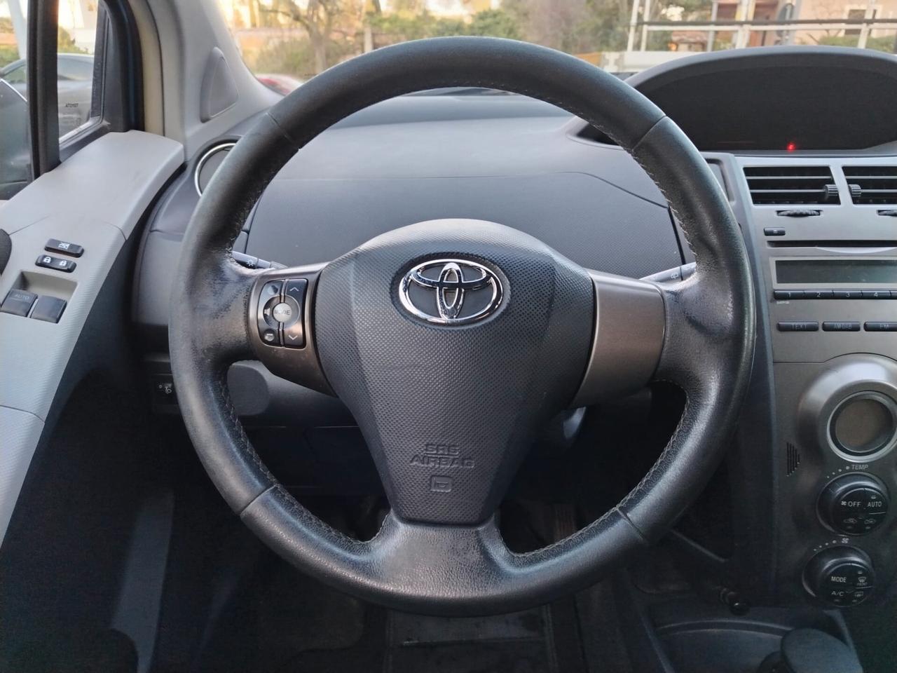 Toyota Yaris 1.0 5 porte Sol