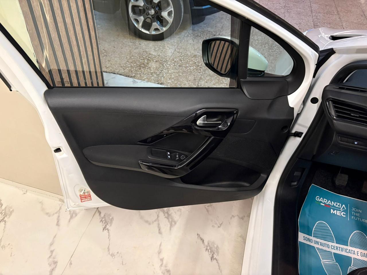 Peugeot 208 1200cc 82cv allestimento Active