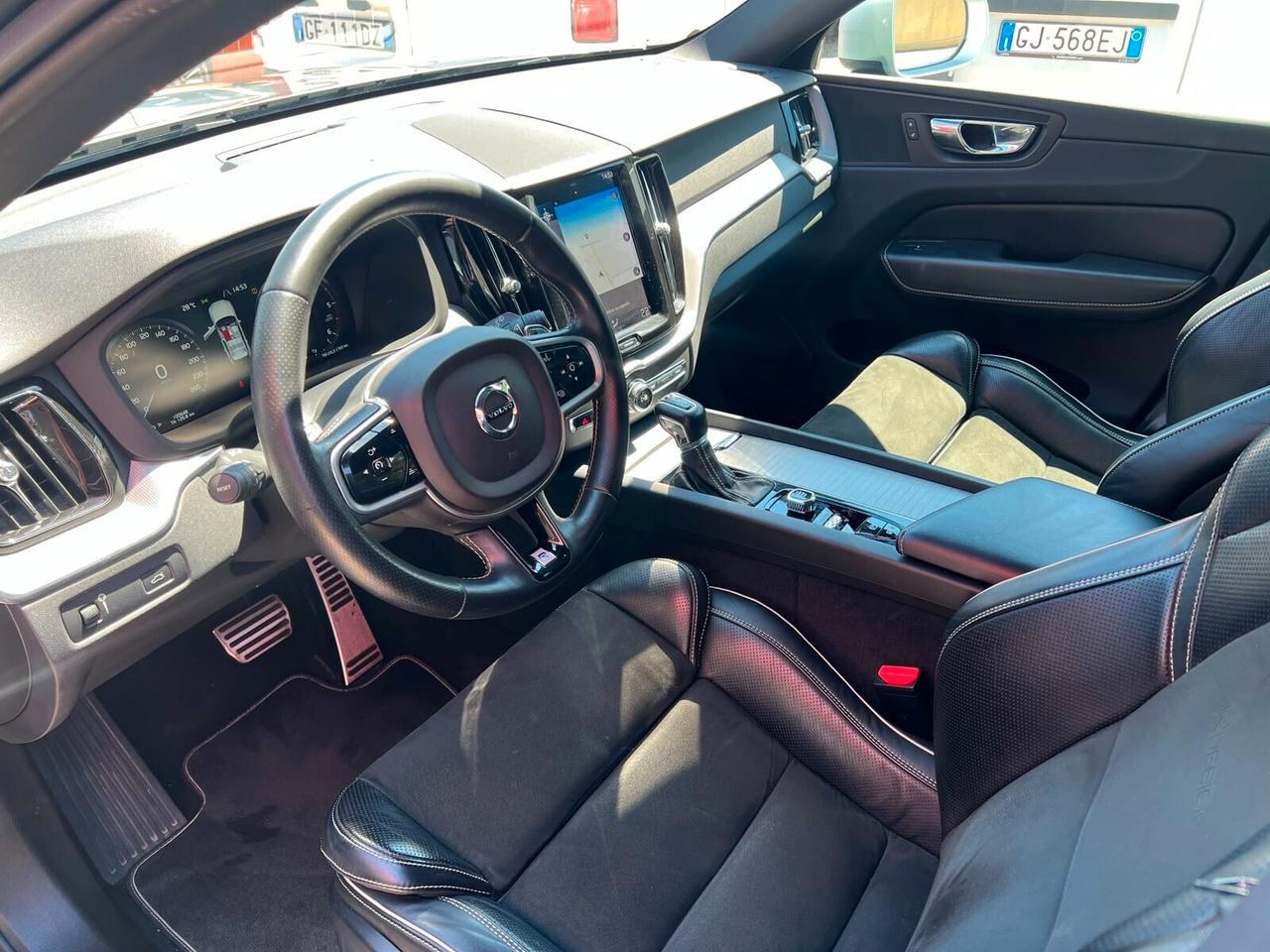 Volvo XC60 D4 AWD R-design * PREZZO REALE oppure €379 mese