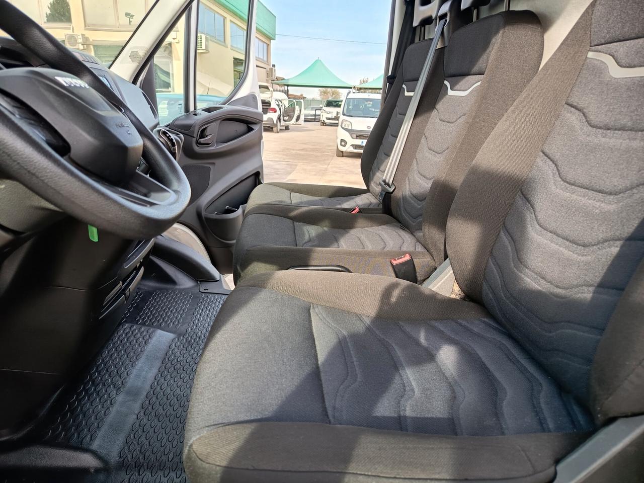 Iveco Daily 33S12 2.3 H2 Cabinato