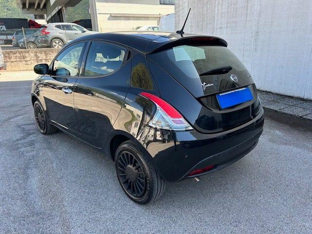 LANCIA Ypsilon 1.0 FireFly 5 porte S&S Hybrid Silver