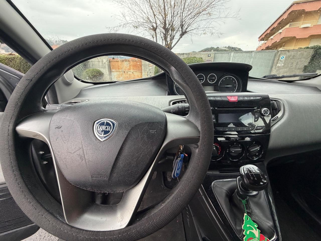 Lancia Ypsilon 1.2 69 CV 5 porte Silver