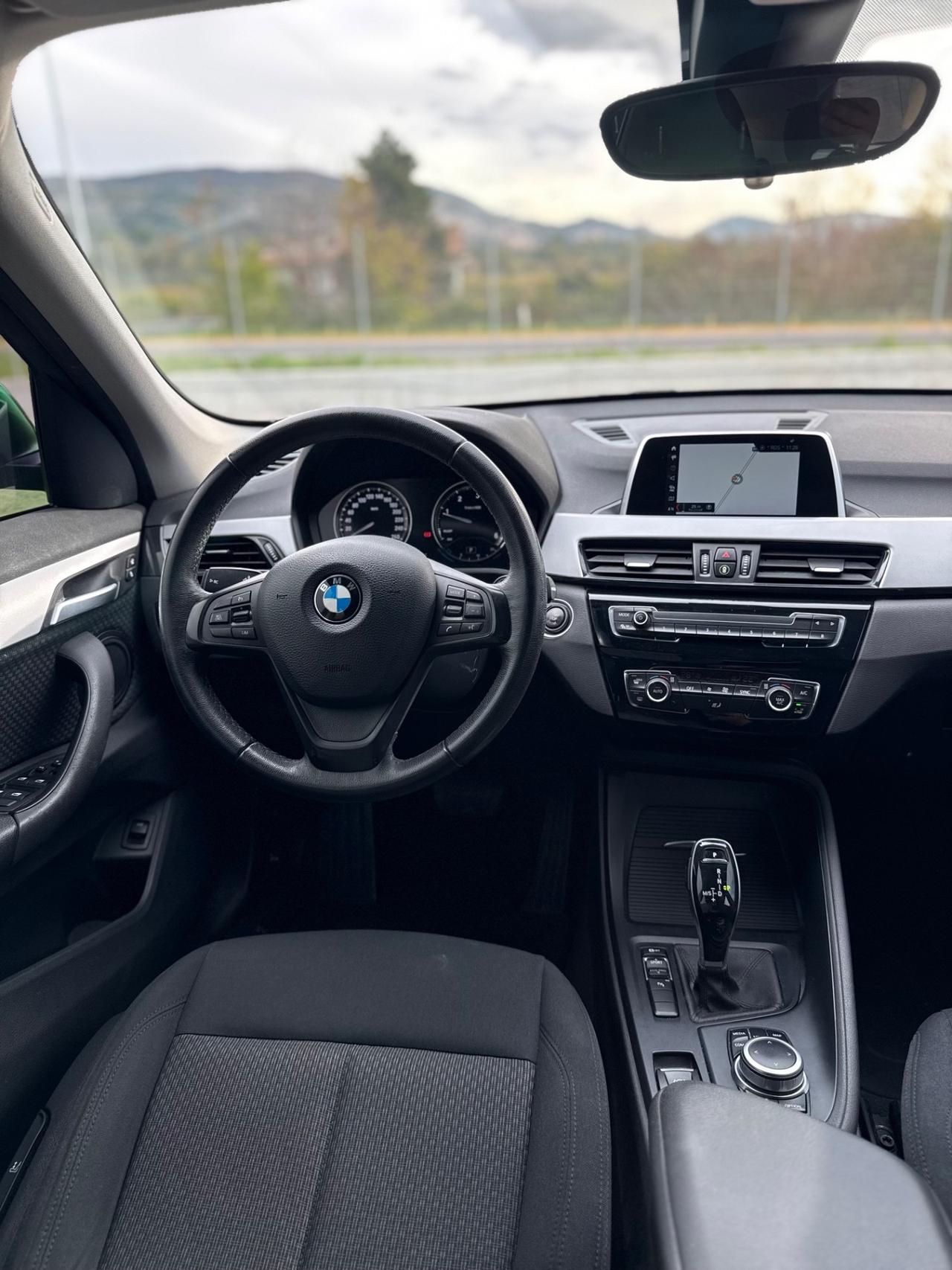 Bmw X1 sDrive18d xLine TOTAL BLACK