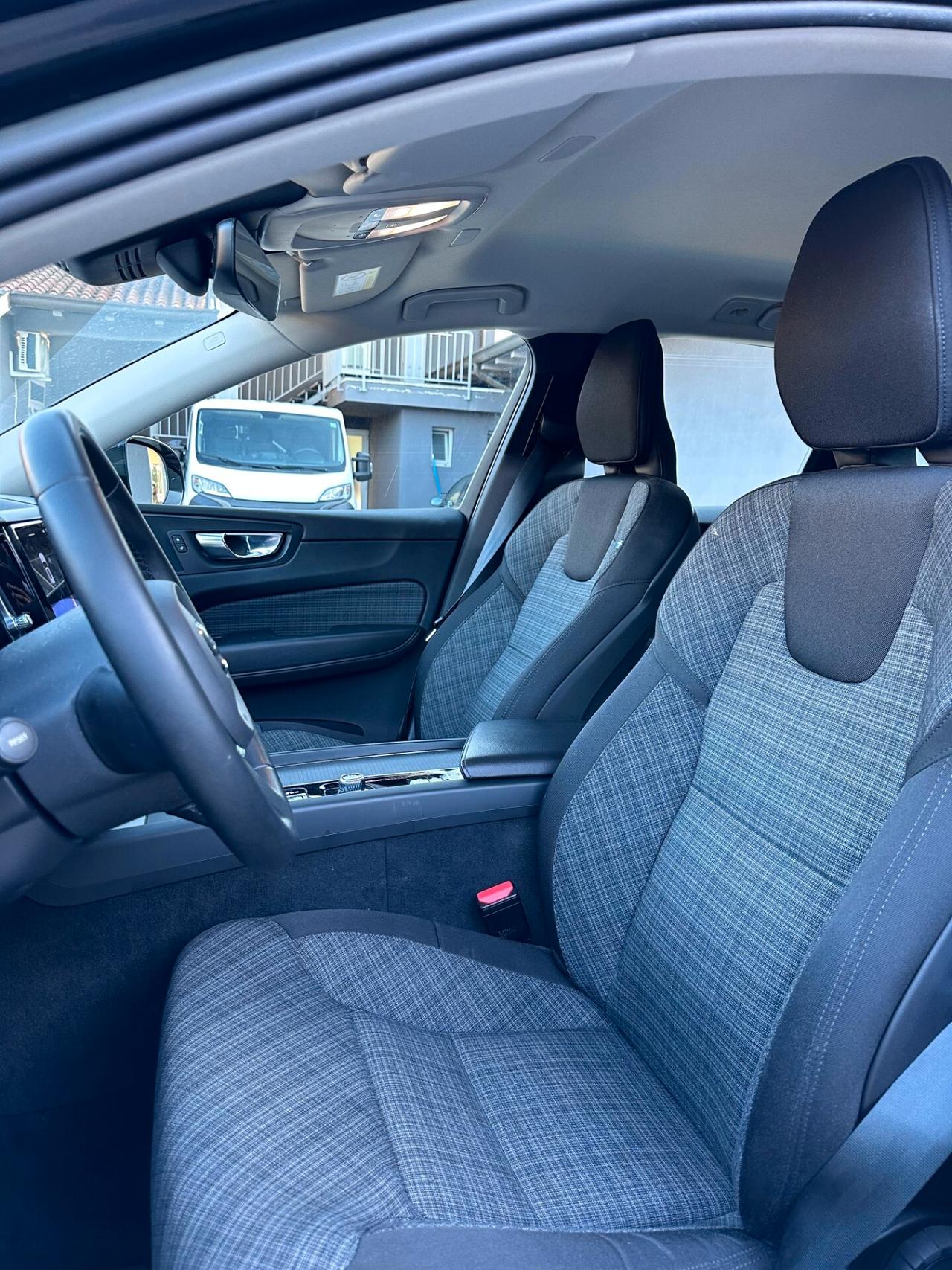 Volvo XC 60 XC60 B4 (d) AWD automatico Core GRANDINATA