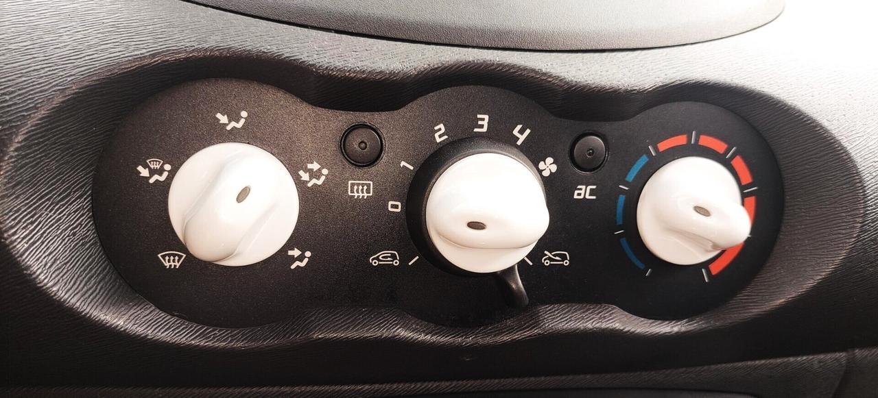 RENAULT TWINGO YAHOO 1.2 - NEOPATENTATI