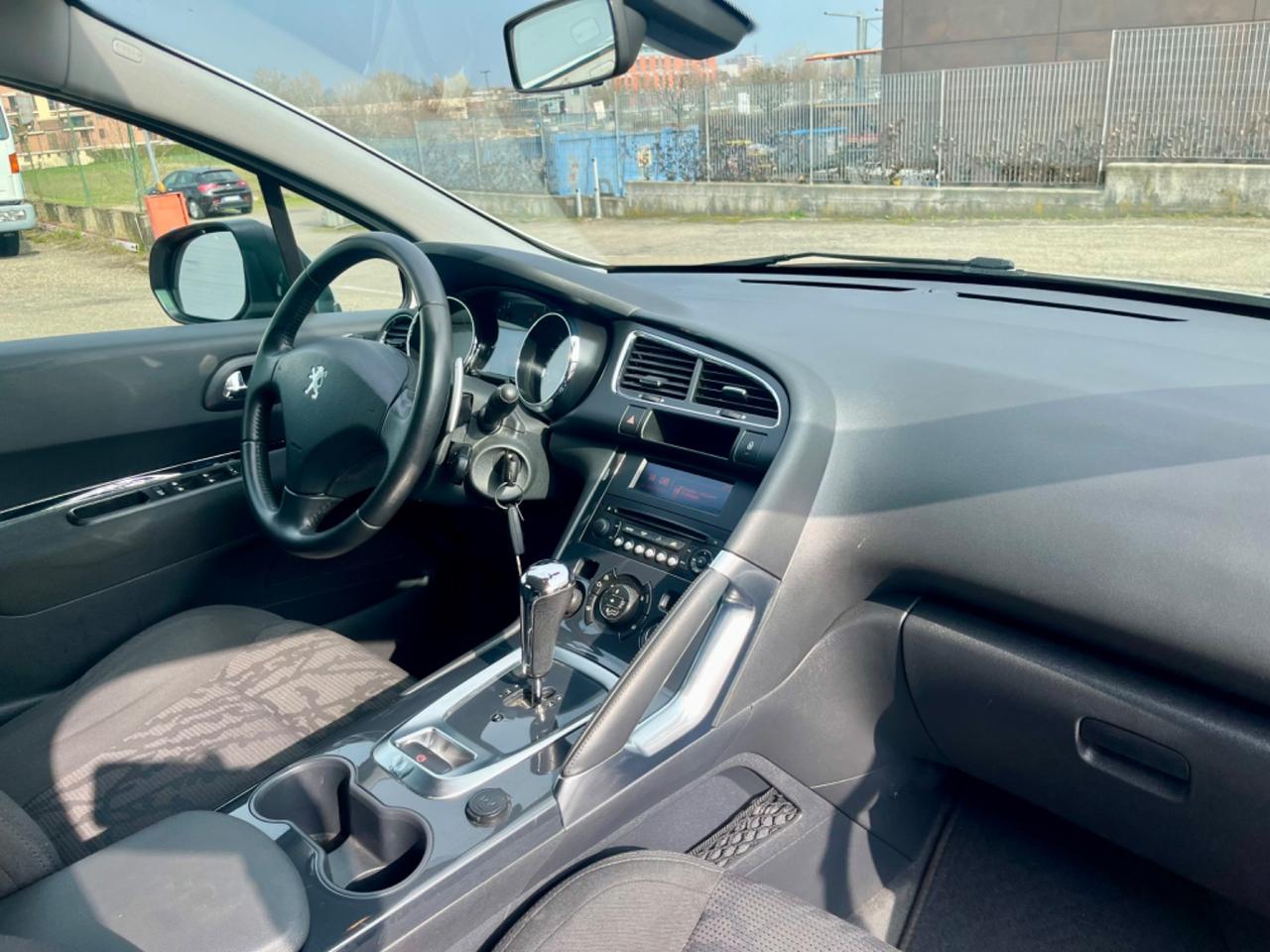 Peugeot 3008 1.6hdi 2012 118.000km cambio robotizzato perfetta