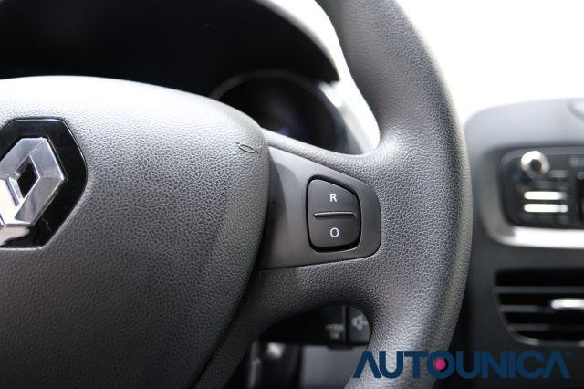 RENAULT Clio 1.2 75 CV 5 PORTE LIFE NEOPATENTATI