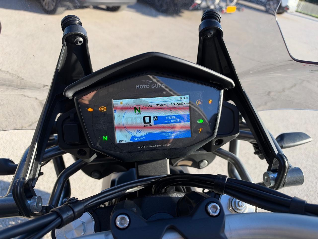 Moto Guzzi V85 TT 2022