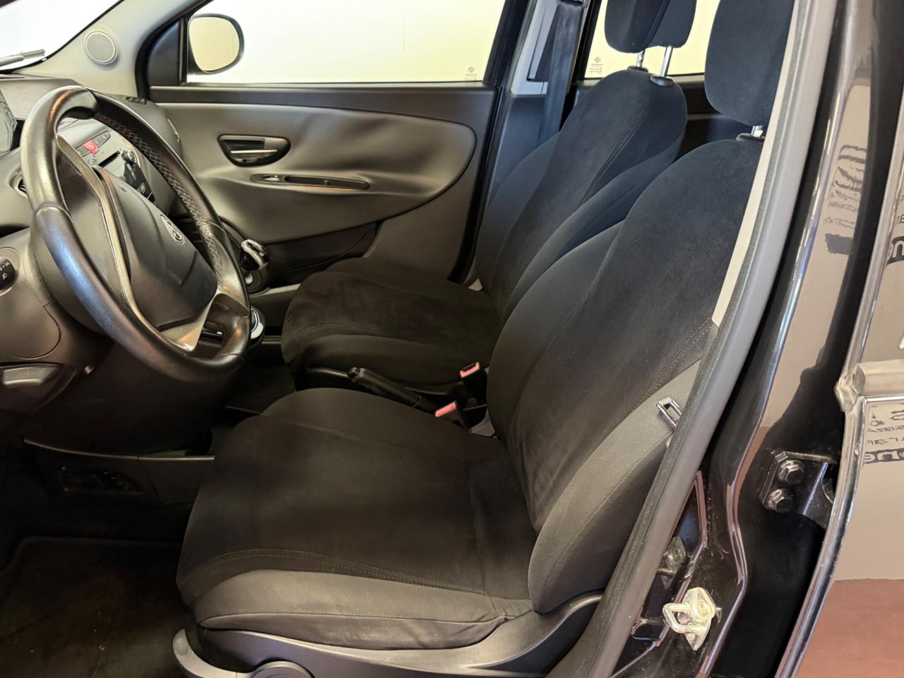 Lancia Ypsilon 1.2 69 CV 5 porte S&S Gold