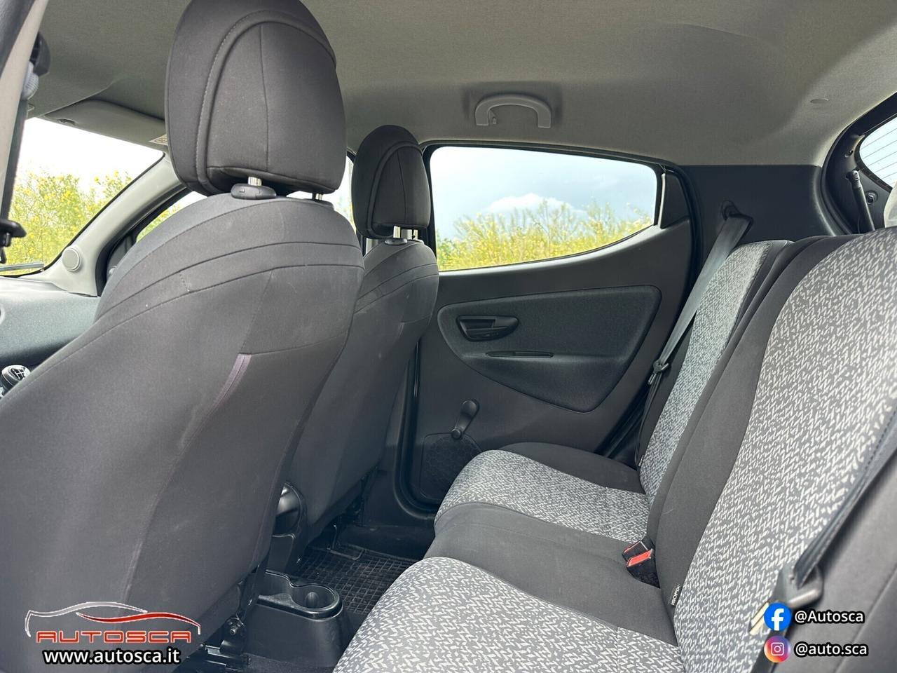 Lancia Ypsilon 1.0 FireFly 5 porte S&S Hybrid Ecochic Silver