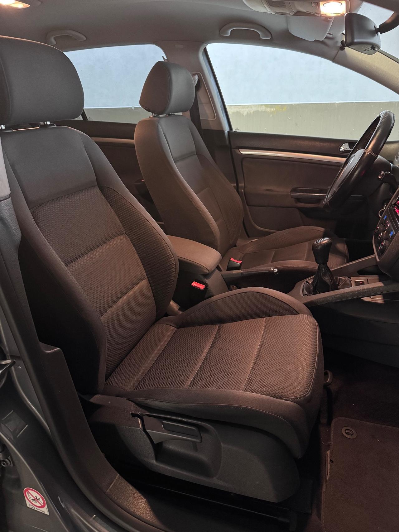 Volkswagen Golf 1.6 16V FSI 5p. Sportline