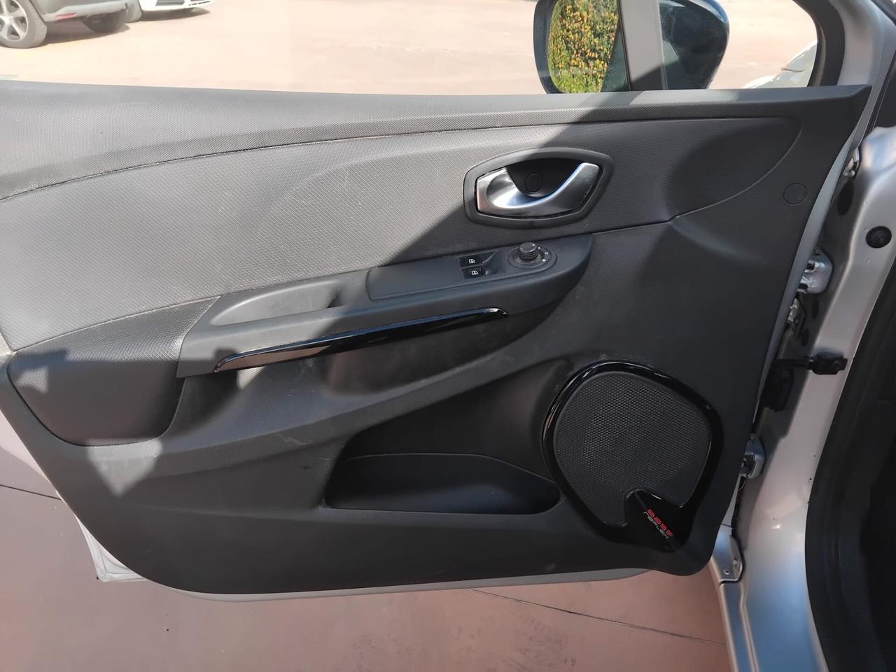 RENAULT CLIO 1.5 DCI 2015 ACCETTO PERMUTA