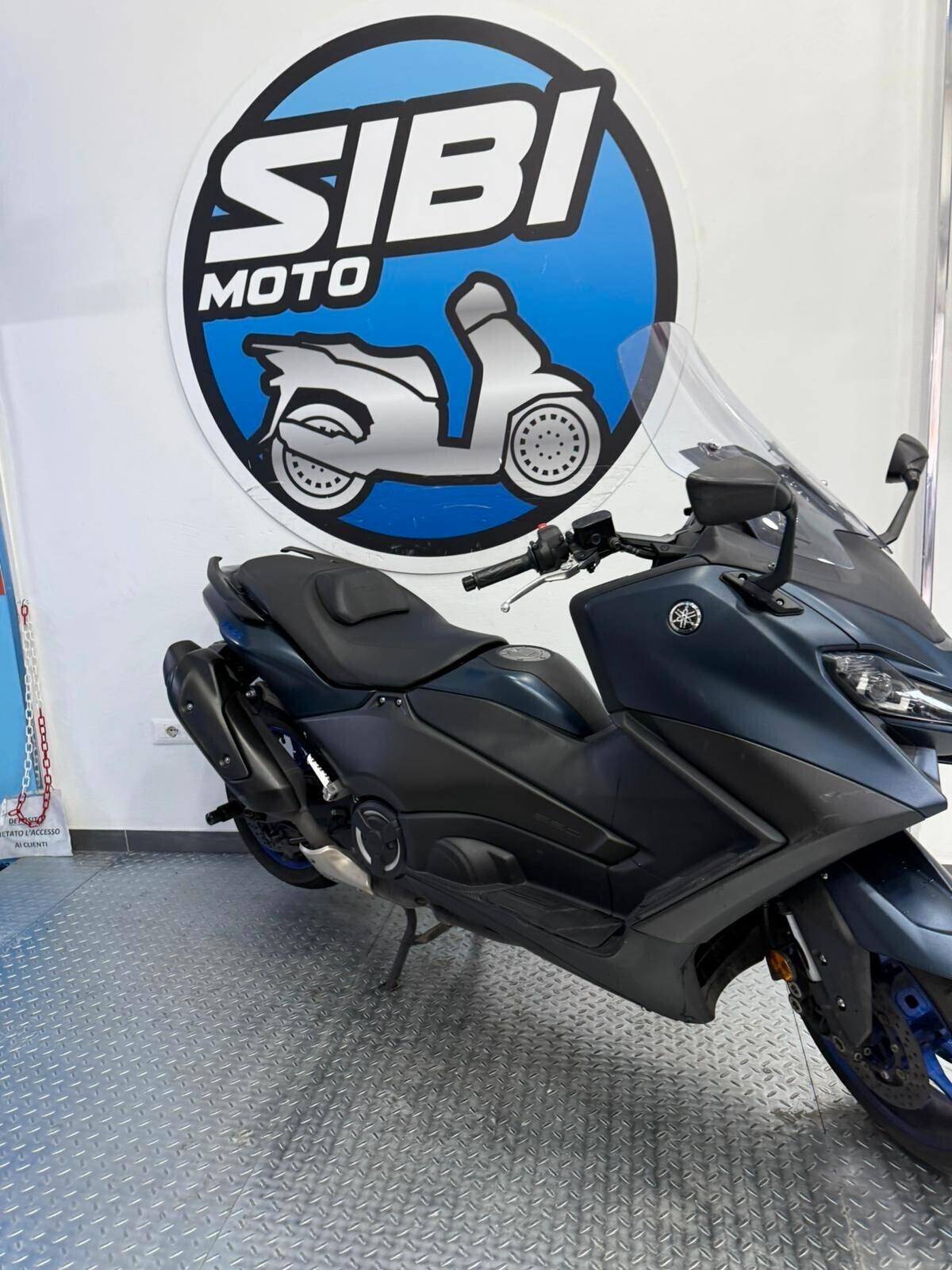 YAMAHA T-MAX 560