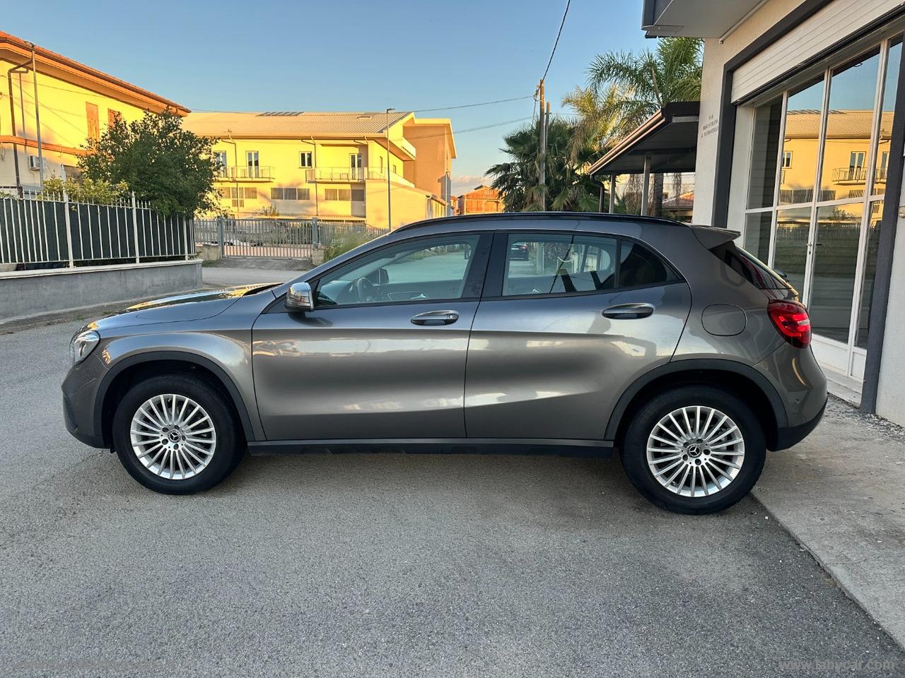 MERCEDES-BENZ GLA 200 d Automatic Business Extra