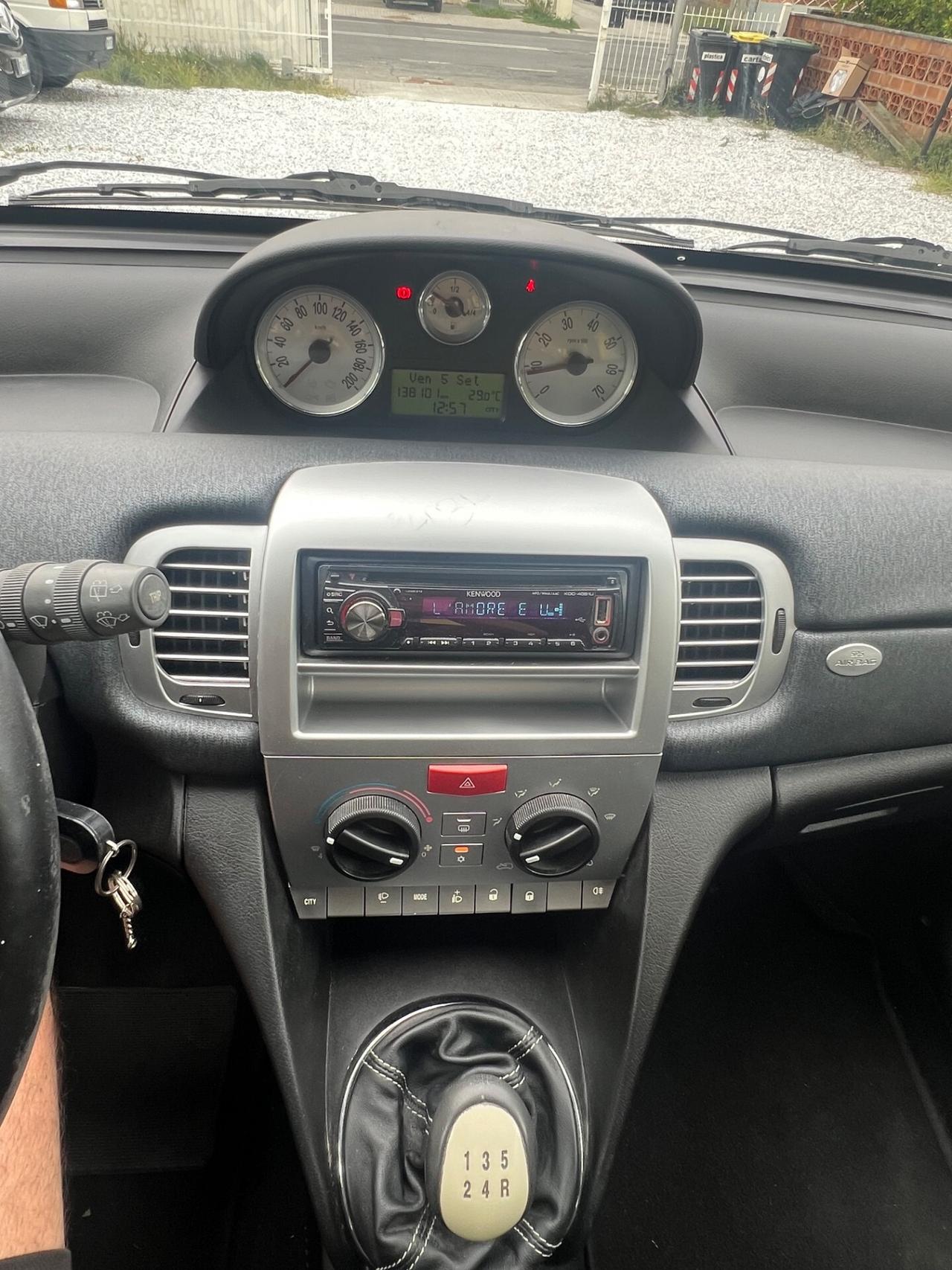 Lancia Ypsilon 1.2 69 CV Unyca