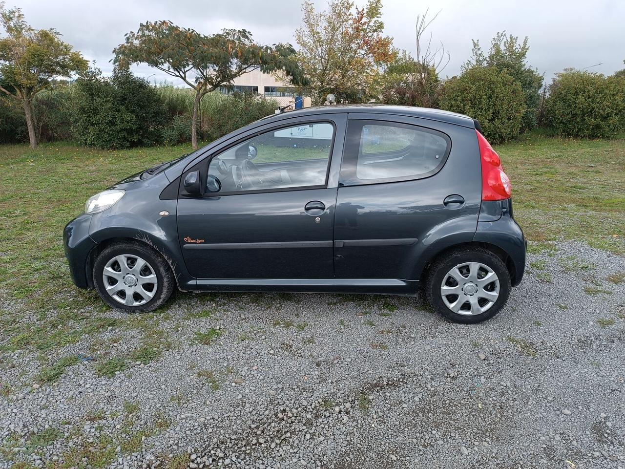 Peugeot 107 1.0 68CV 5p. Sweet Years automatico