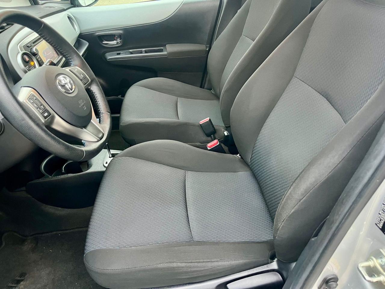 Toyota Yaris 1.5 Hybrid 104.000km 2013 perfetta