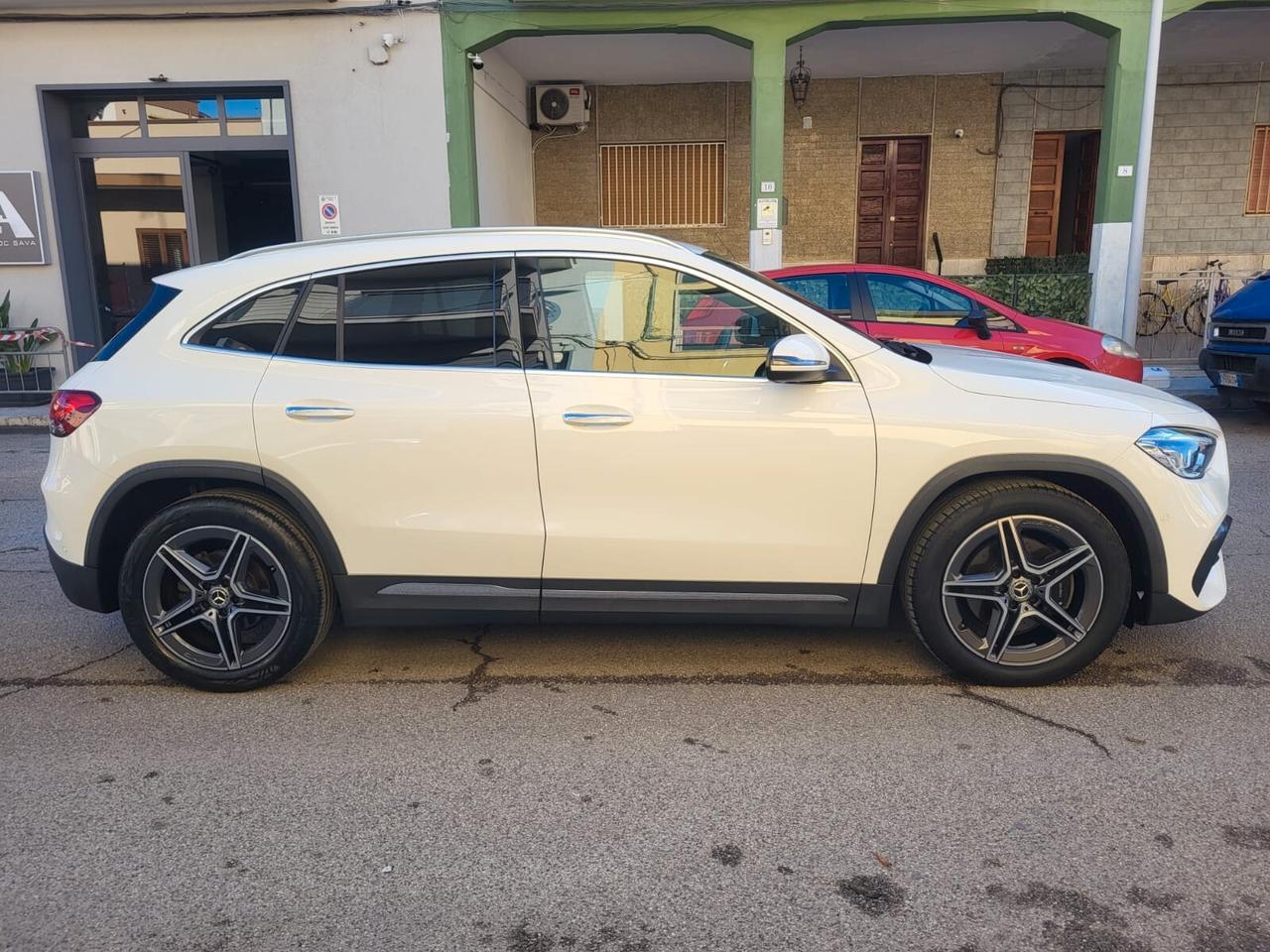 Mercedes Gla 200 d Automatic Premium+Fari Multibeam+Luci Ambiente..
