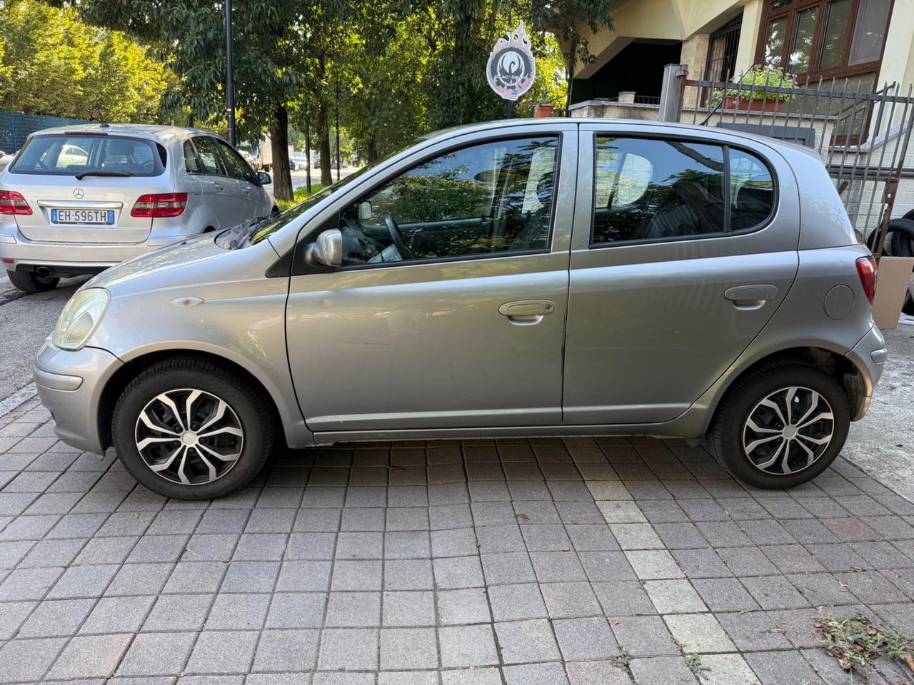 Toyota Yaris 1.0i 16V cat 5 porte Sol