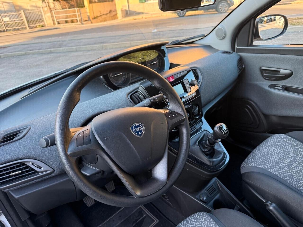 Lancia Ypsilon 1.0 FireFly 5 porte S&S Hybrid Gold Plus