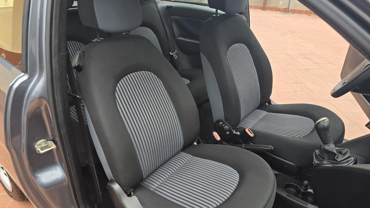Lancia Ypsilon 1.3 MJT 75 CV Argento