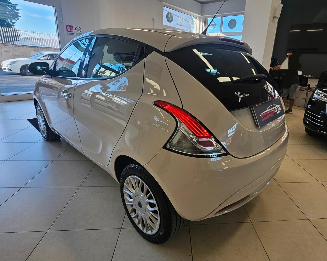 Lancia Ypsilon 1.2 69 CV 5 porte GPL Ecochic Silver