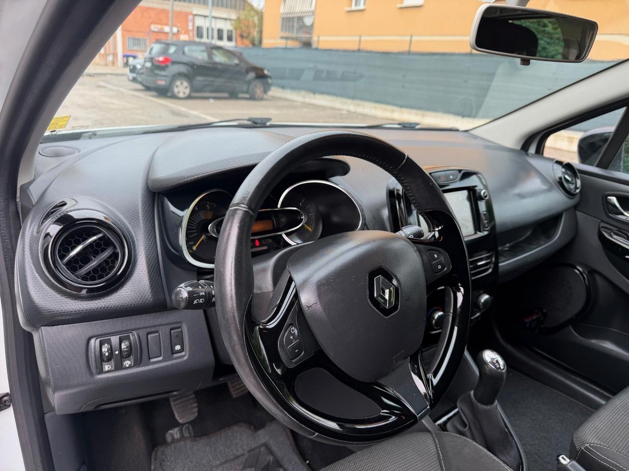 Renault Clio 1.5 dci - NEOP. - NAV. - 12 MESI DI GARANZIA -