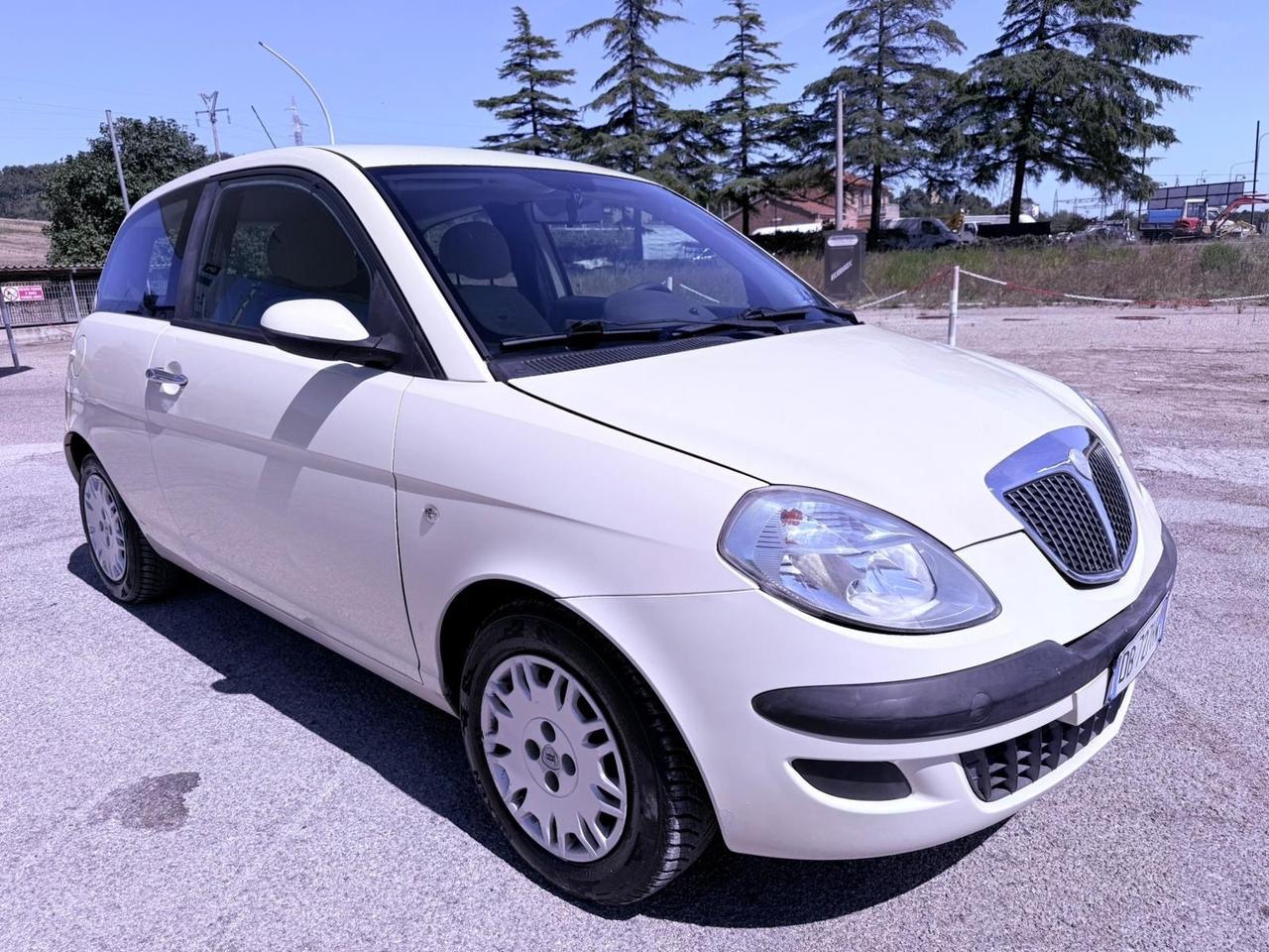Lancia Ypsilon 1.2 benzina Ok neopatentati