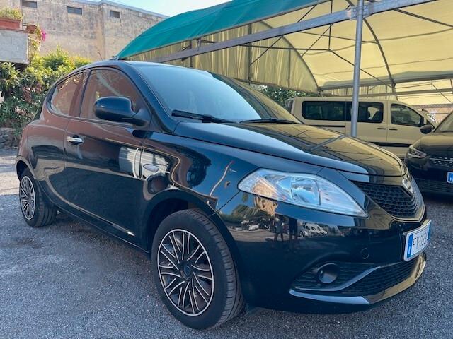 Lancia Ypsilon 1.2 69 CV 5 porte Gold