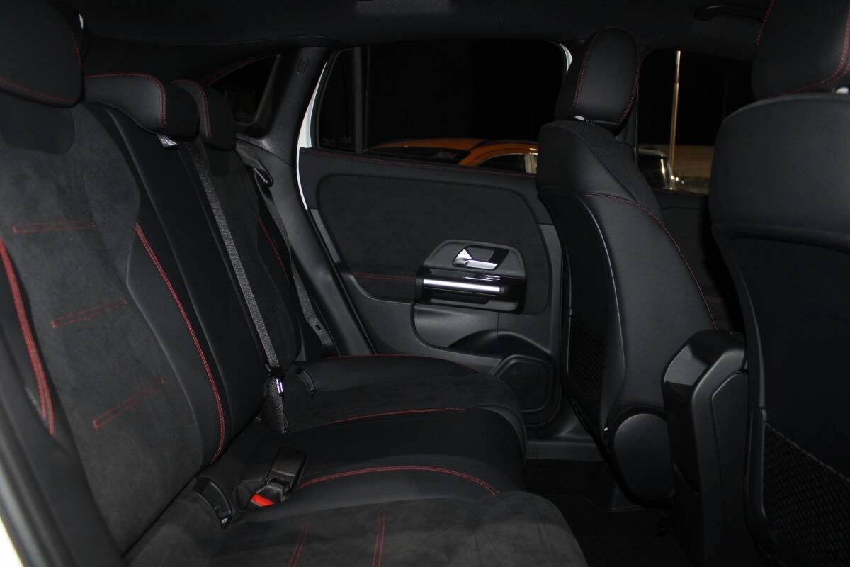 Mercedes Classe GLA 200 d AMG Line Premium auto Con TELECAMERA