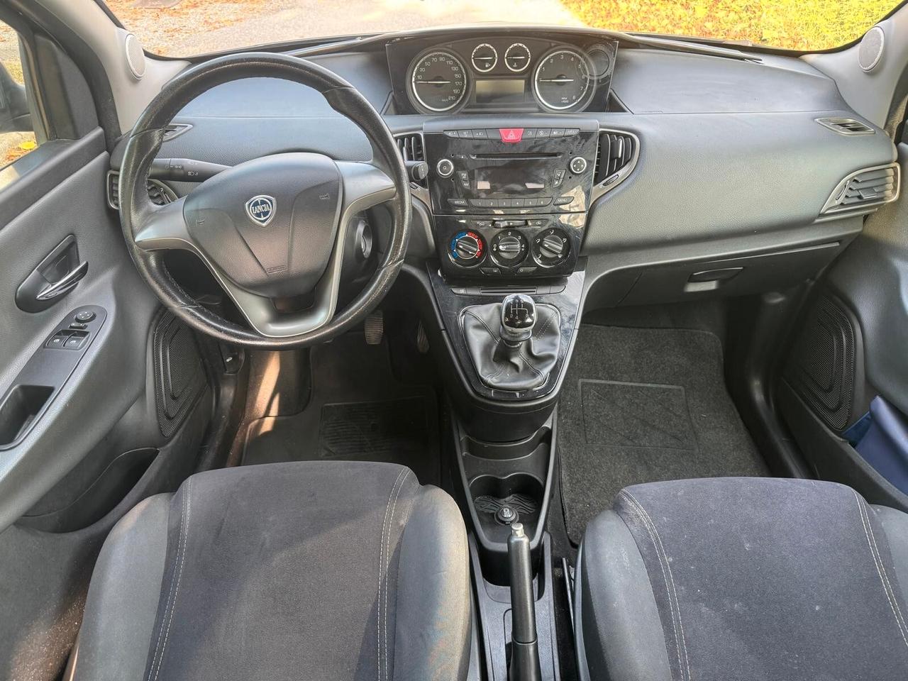 Lancia Ypsilon grandinata