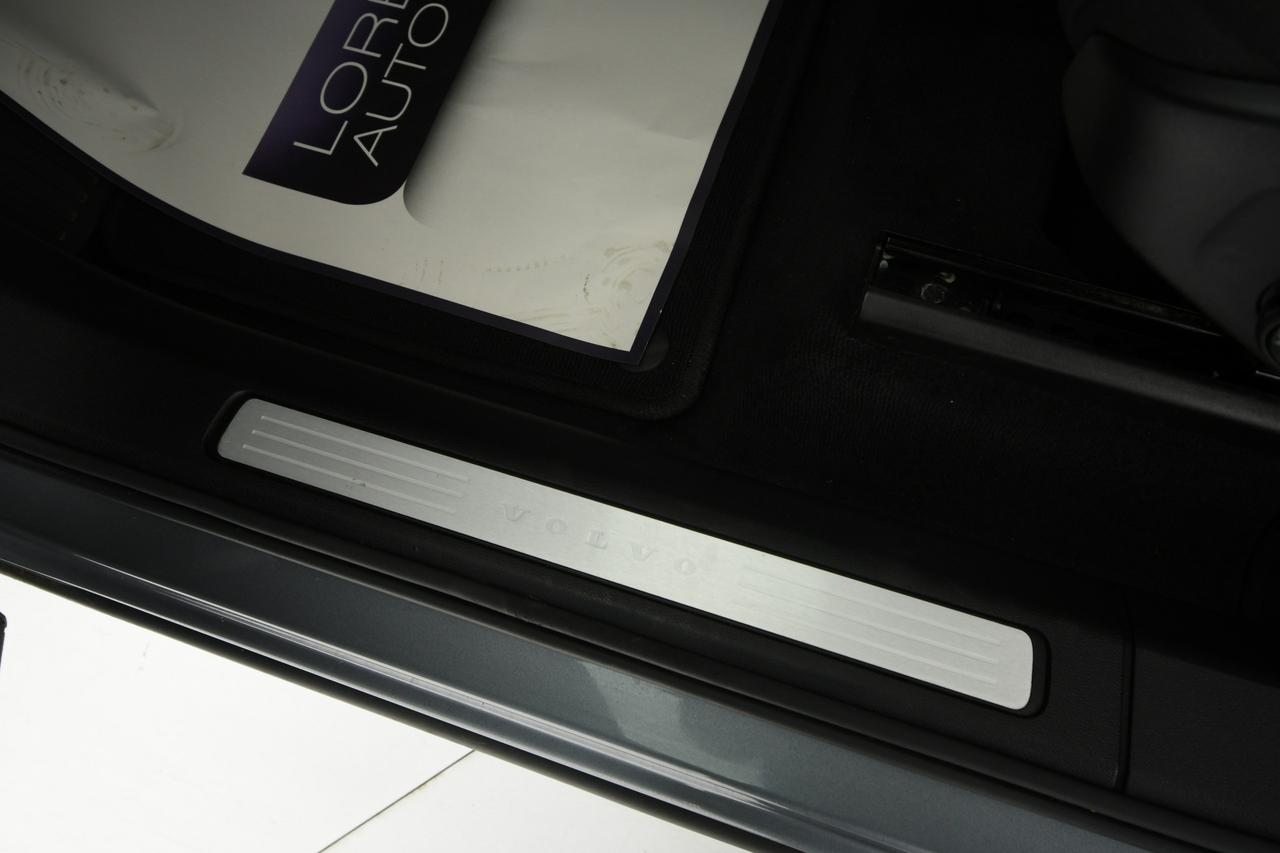 VOLVO XC60 2.0 b4 Momentum Pro awd auto CAMERA+APP CONNECT