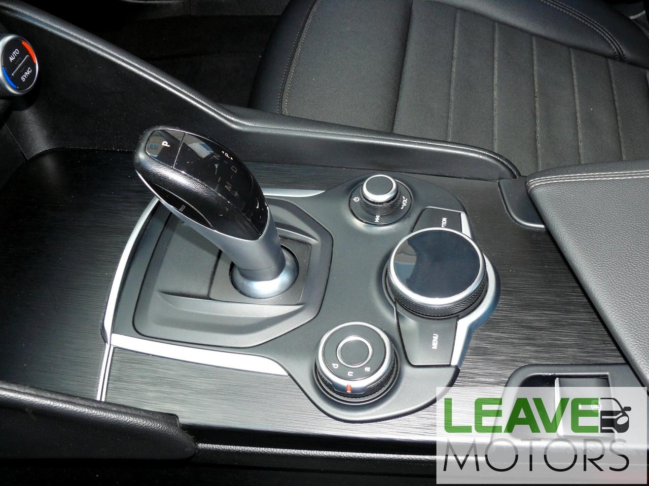 Alfa Romeo Giulia 180 CV AT8 Sport (M1487)