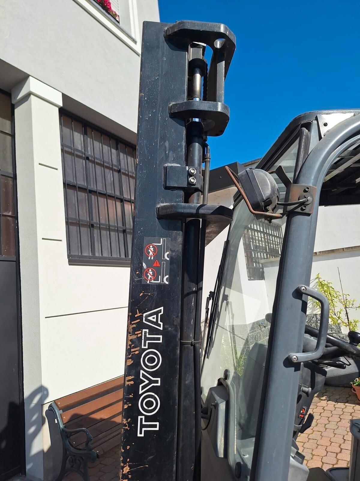 Force Toyota 18 q.li.2004,, Elevatore