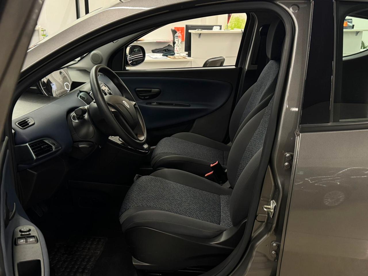 Lancia Ypsilon 1.0 FireFly 5 porte S&S Hybrid Platino