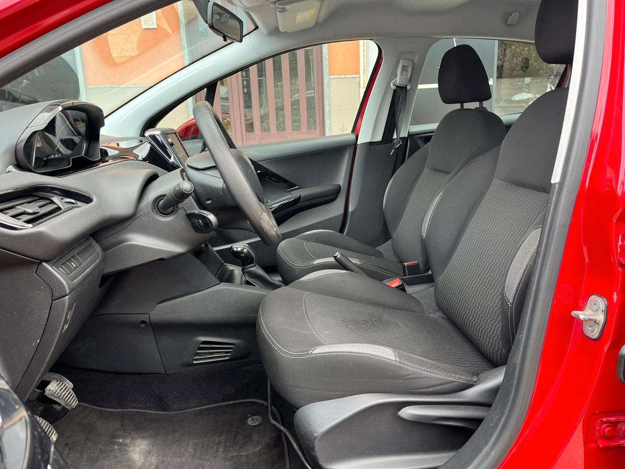 Peugeot 208 1.4 HDi 68 CV 5 porte Allure