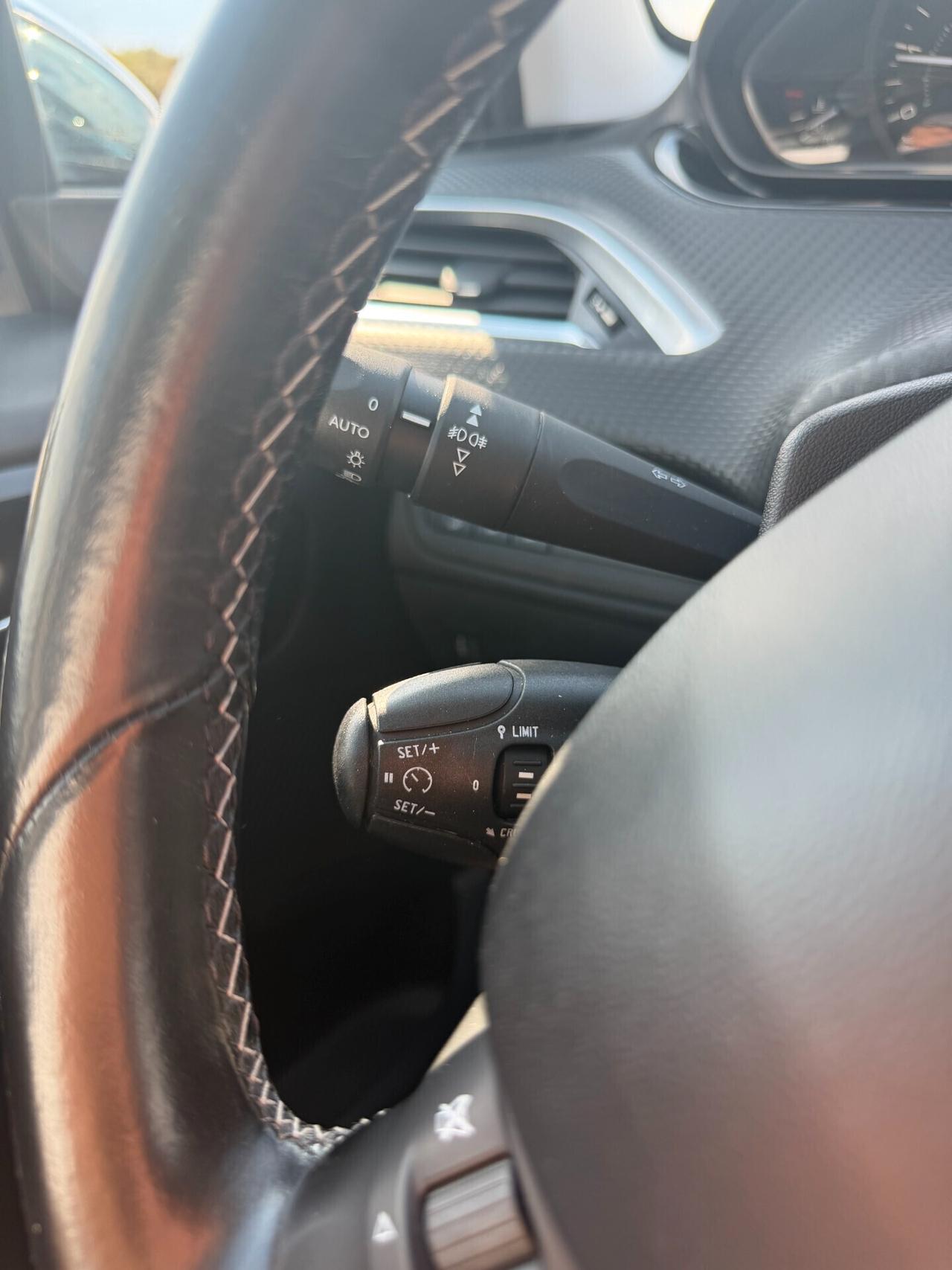 Peugeot 208 1.6 BlueHDi 100cv 5 porte Allure