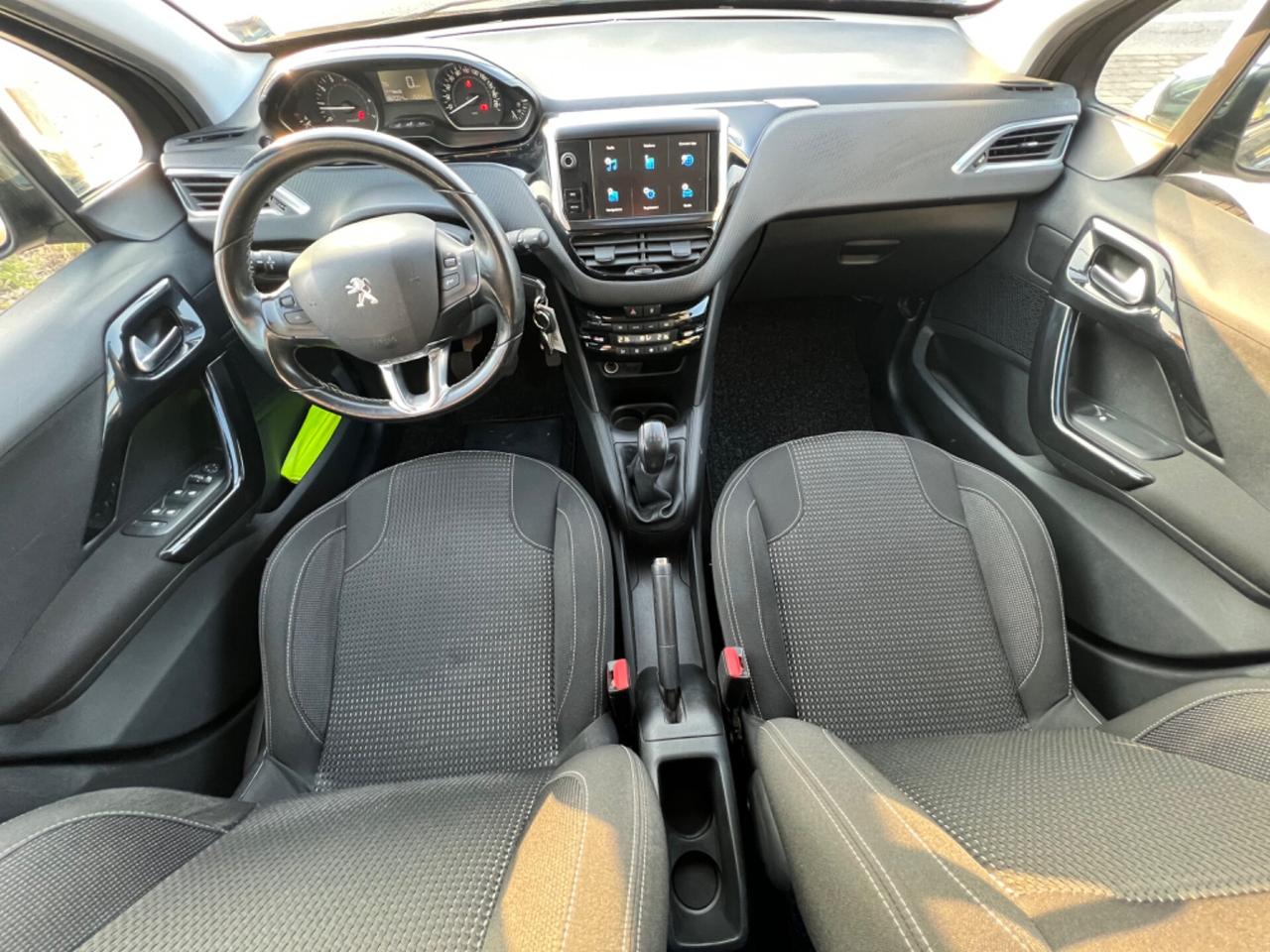 Peugeot 208 1.0 benz. 82 5 porte Allure ok Neopatentati