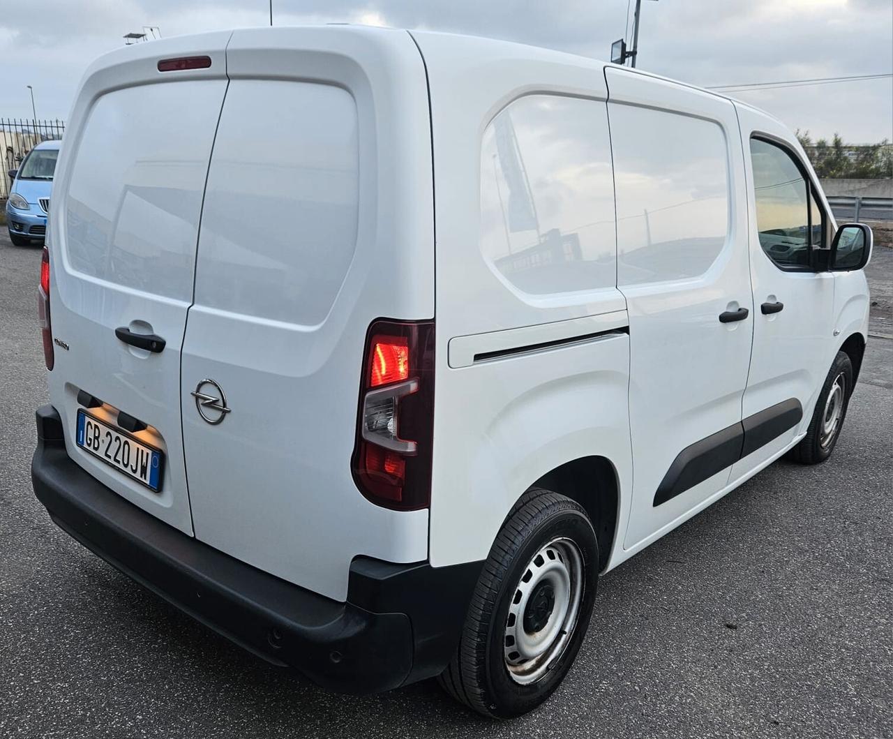 Opel Combo Cargo 1.5 Diesel - 3 POSTI -