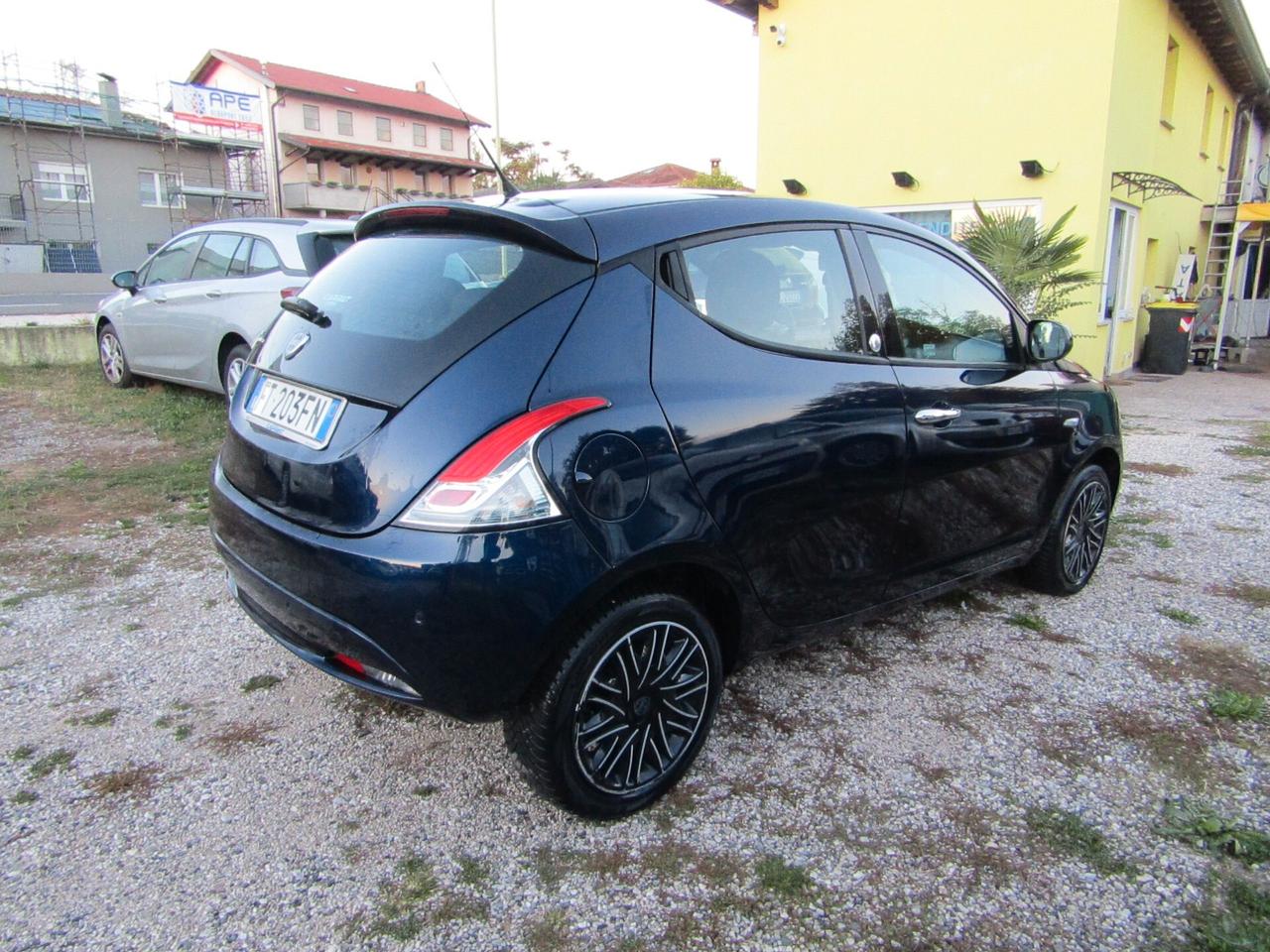 Lancia Ypsilon 1.2 5 porte Gold GPL originale