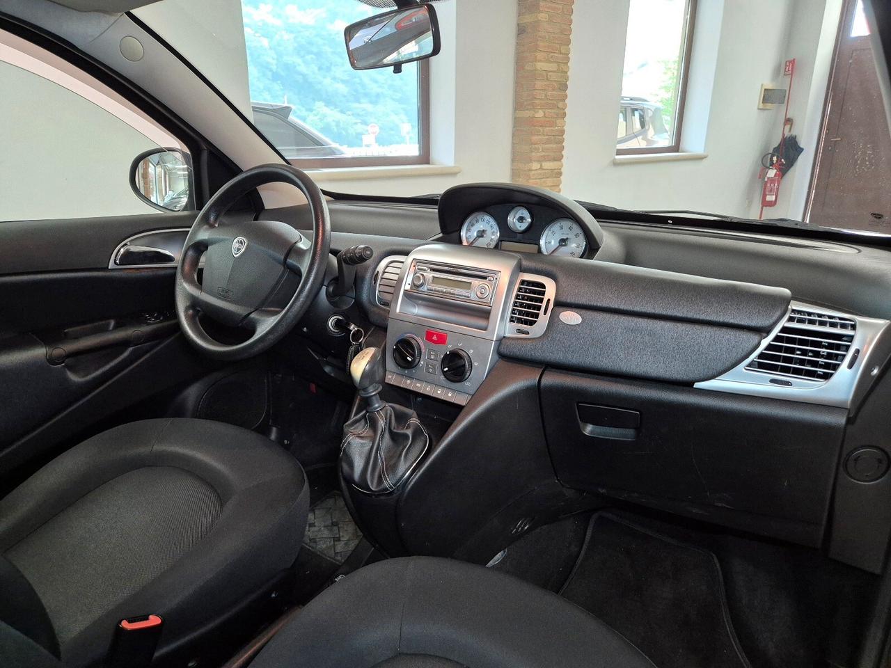 Lancia Ypsilon 1.2 69 CV Unyca
