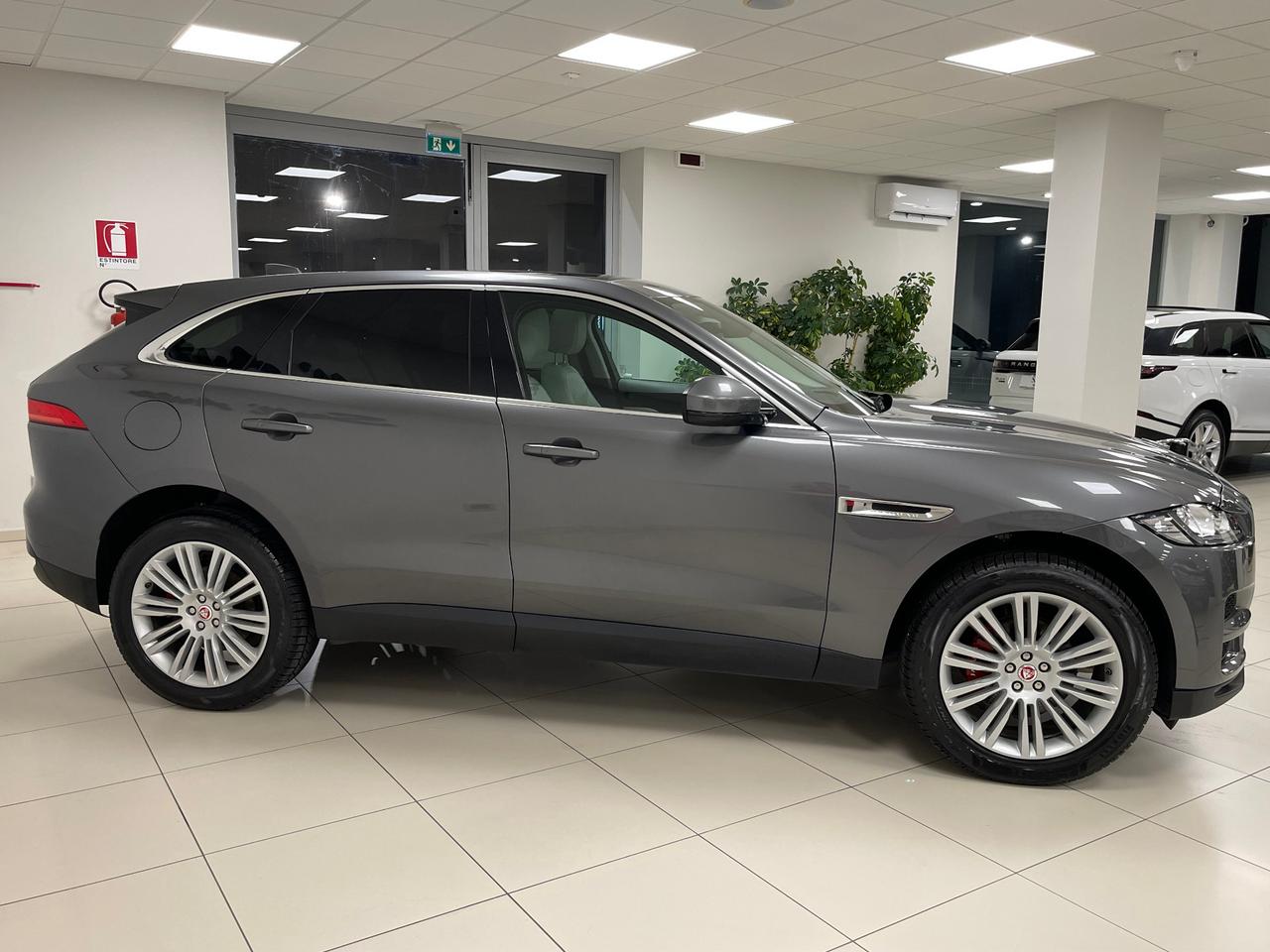 Jaguar F-Pace 2.0 D 180 CV AWD aut. Prestige 2017