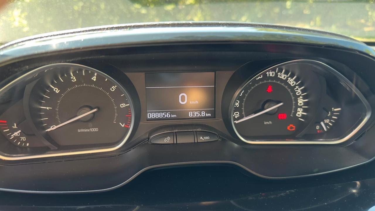 Peugeot 208 PureTech 82 5P 2016 PERFETTA GPL Neop LEGGI TESTO